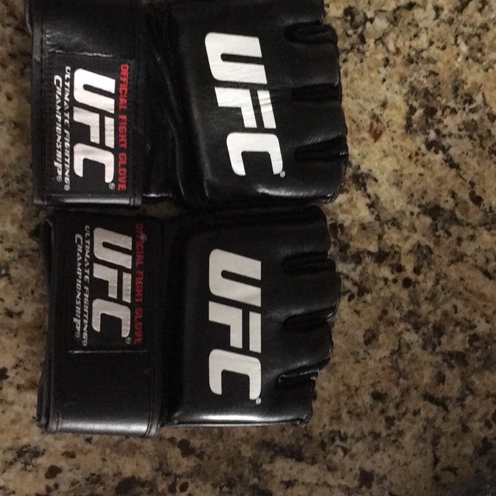 Official UFC Fight Glove